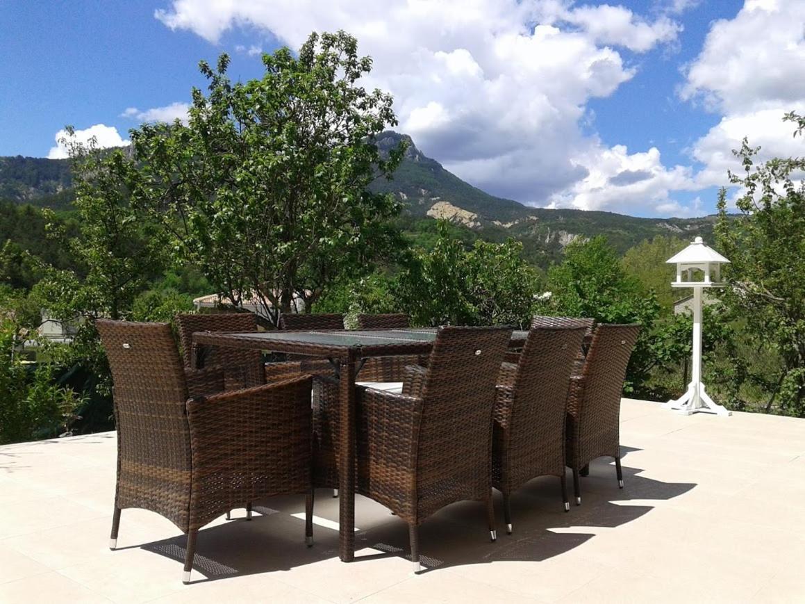 Bnb Castellane Chambre D'Hotes B&B Exterior foto