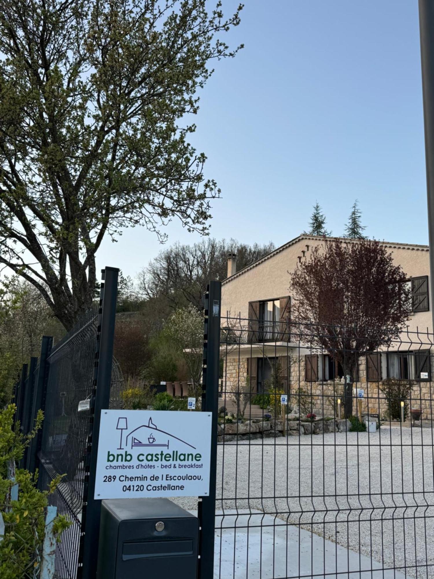 Bnb Castellane Chambre D'Hotes B&B Exterior foto